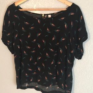 Black, feather print oversized crop top